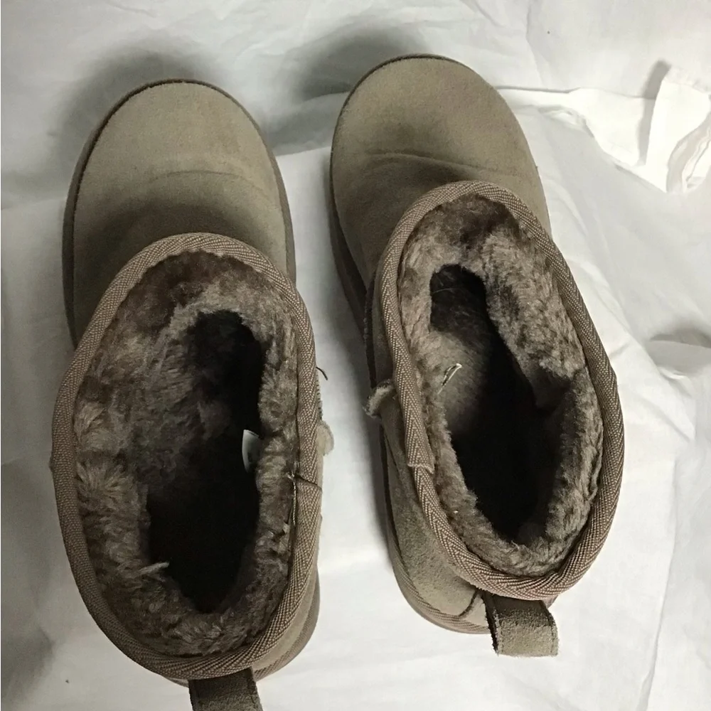 CUSHIONAIRE Suede Classic Mini gray Ankle Boots Sz 8.5